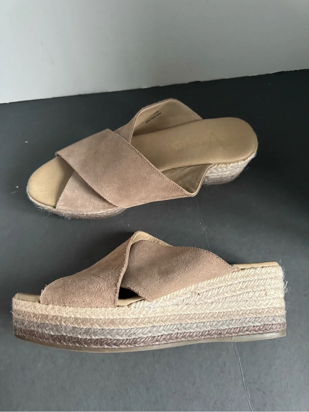 Paseart tan suede wedge espadrille slides. EU 39